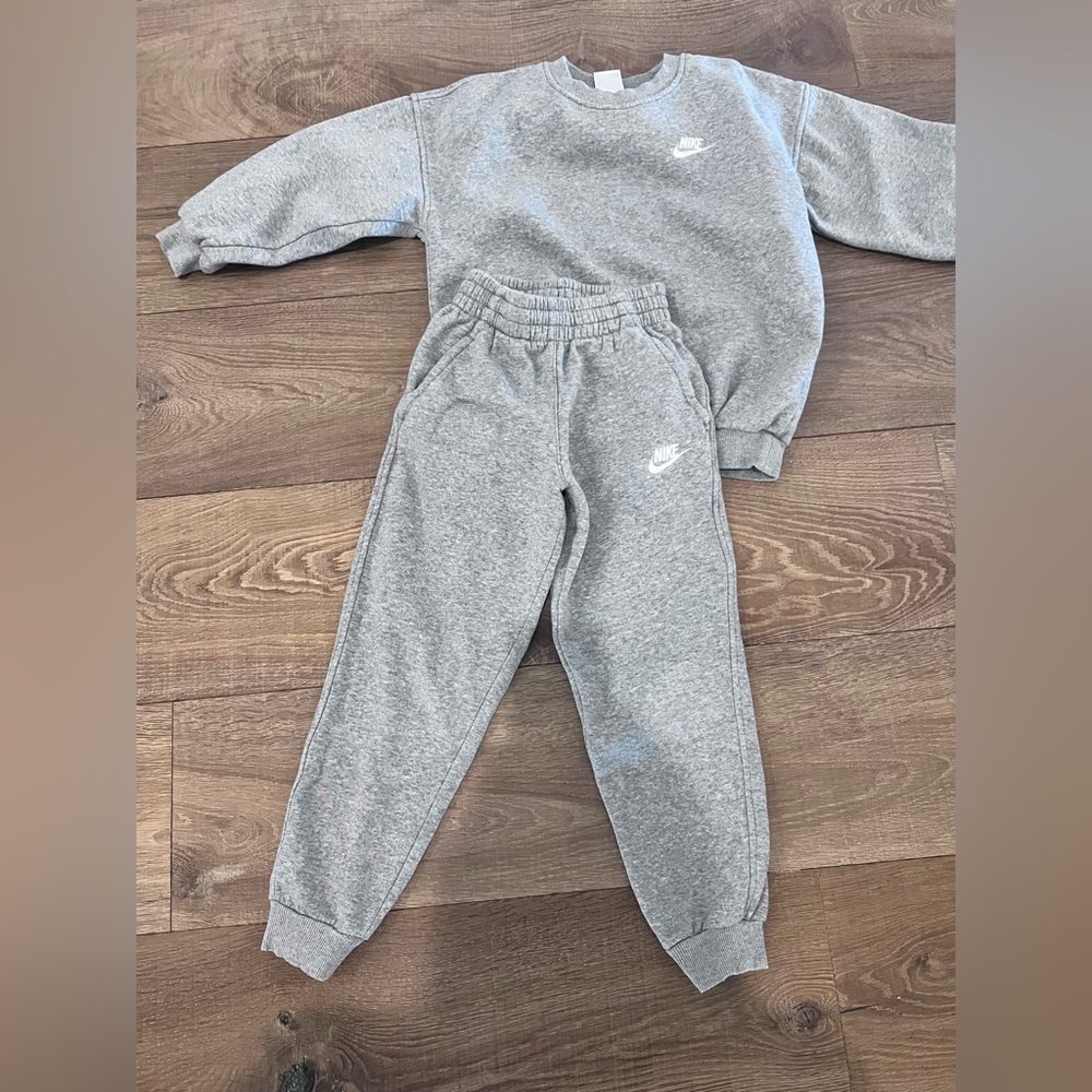 Nike Gray Sweatpants Comfortable Athletic Joggers with matching sweatshirt